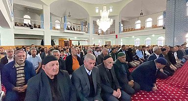 Kars'ta bayram namazında camiler doldu