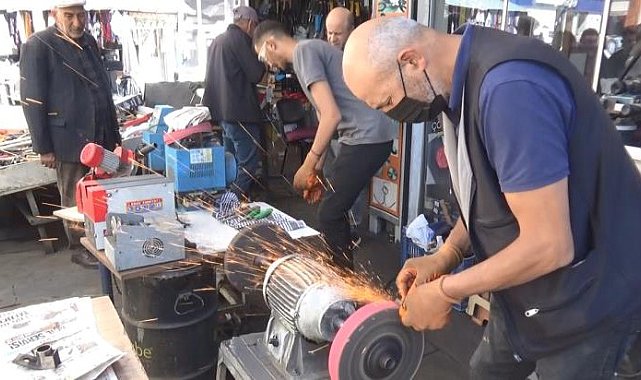 Kars'ta bıçaklar kurbanlar için bileniyor