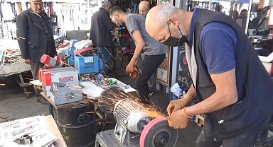 Kars'ta bıçaklar kurbanlar için bileniyor