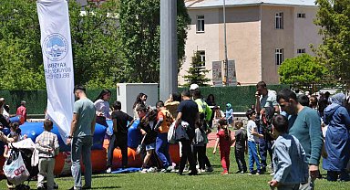Kars'ta Çocuk Şenliği'ne yoğun ilgi