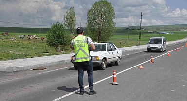 Kars'ta güvenlik ve trafik uygulamaları sürüyor