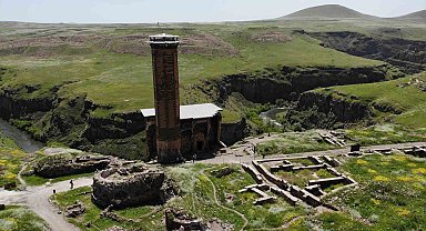 Kars'ta toprak altındaki tarih gün yüzüne çıkarılıyor