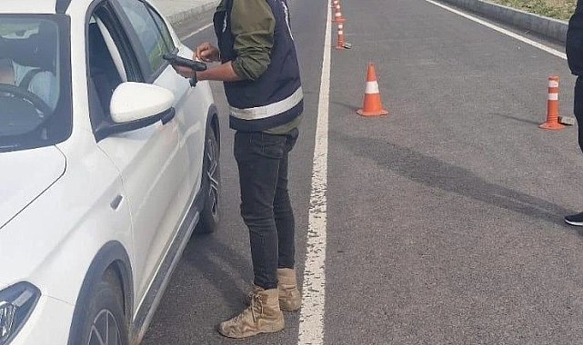 Kars'ta trafik uygulamaları sürüyor