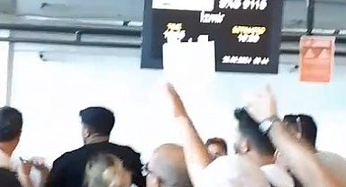 Kars'ta uçak seferi iptal edildi, yolcular isyan etti