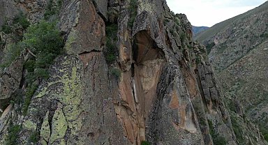 Kaya yüzeyindeki Atatürk silüeti görenleri şaşırtıyor