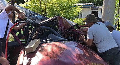 Kazada sıkışan sürücü 1 saatlik çalışmayla kurtarıldı