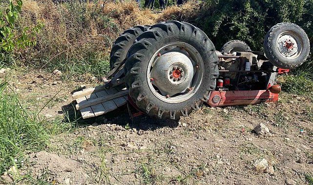 Kontrolden çıkan traktör devrildi: 4 yaralı