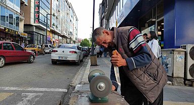 Kurban Bayramı öncesi bıçak bileyicilerinin yoğun mesaisi