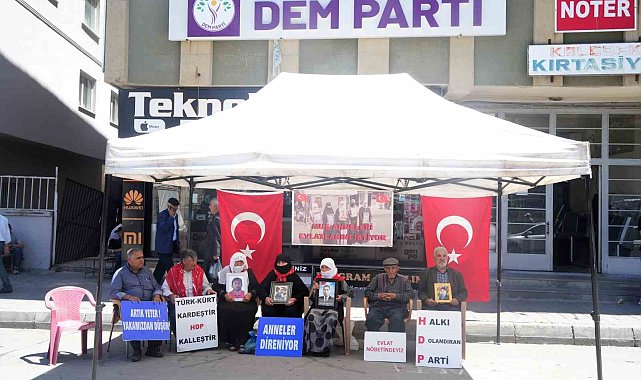 Kurban Bayramı'nı buruk karşılayan aileler eylemini sürdürüyor