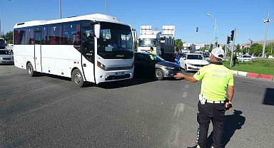 Malatya'da trafiği felç eden kaza: 3 yaralı