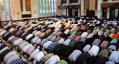 Malatya'da vatandaşlar bayram namazı için camileri doldurdu