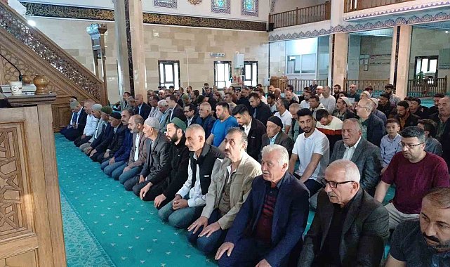 Malazgirt'te bayram namazı kılındı