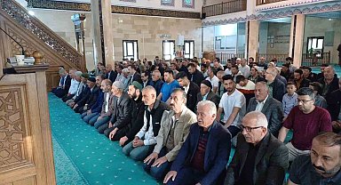 Malazgirt'te bayram namazı kılındı