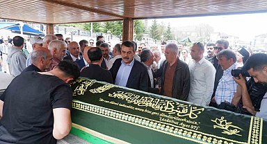 Milli Eğitim Bakanı Tekin, Erzurum'da emekli öğretmenin cenaze törenine katıldı