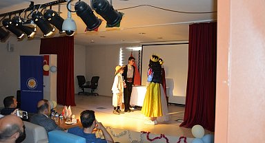 Muradiyeli öğrencilerden İngilizce tiyatro gösterisi