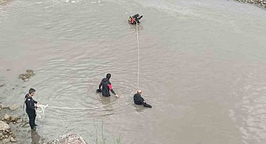 Murat Nehri'nde kaybolan çocuğun cansız bedeni bulundu