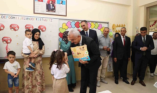 Muş'ta 109 bin 681 öğrenci karnesini alarak yaz tatiline çıktı