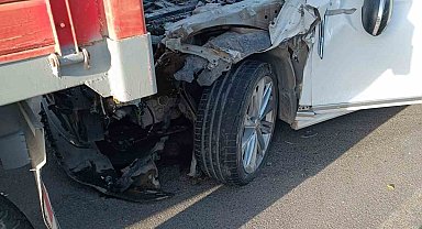 Muş'ta otomobil traktöre çarptı: 4 yaralı