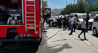 Muş'ta park halindeki araçta yangın çıktı
