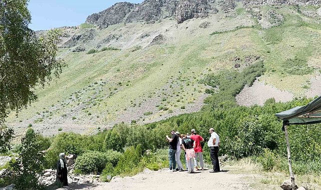 Nemrut Krater Gölü yerli ve yabancı turistleri ağırlıyor