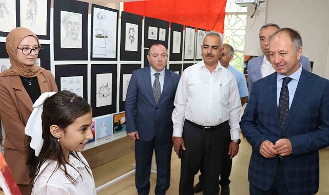 Oltu'da yıl sonu resim sergisi açıldı