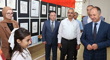 Oltu'da yıl sonu resim sergisi açıldı