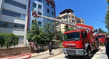 Pansiyonda yangın: Dumandan etkilenen 2 kişi kurtarıldı