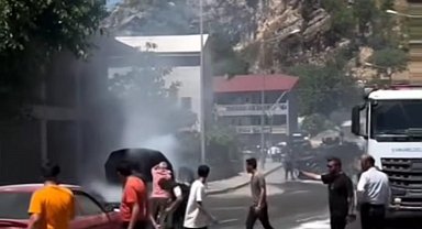 Park halindeki araç alev alev yandı