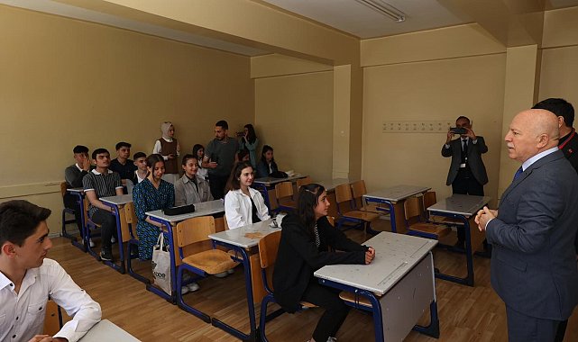 Sekmen karne heyecanına ortak oldu