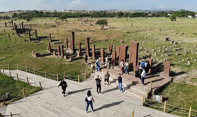 Selçuklu Mezarlığında Kurban Bayramı yoğunluğu