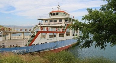 Şiddetli rüzgar feribot seferlerini de vurdu