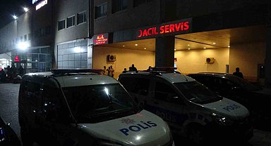 Tartıştıkları mahalle muhtarını silahla iki bacağında vurdular