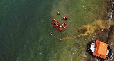 Tatvan'da öğrenciler denizde canlı kalabilme eğitimi gördü