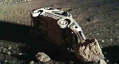 Tunceli'de araç şarampole yuvarlandı: 2 yaralı