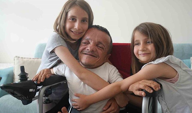 Türkiye'nin en kısa boylu bestecisinin akülü sandalye mutluluğu