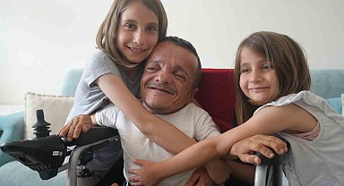 Türkiye'nin en kısa boylu bestecisinin akülü sandalye mutluluğu