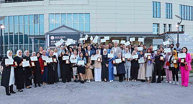 Uluslararası öğrenciler mezuniyet heyecanı yaşadı