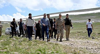 Vali Çiftçi'den göçerlere ziyaret