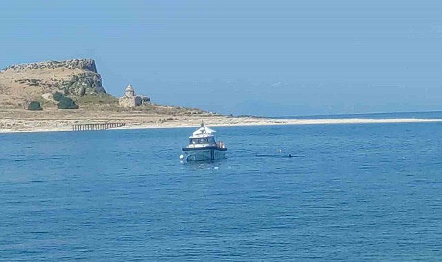 Van Gölü'nde kaybolan şahsı arama çalışmaları sürüyor