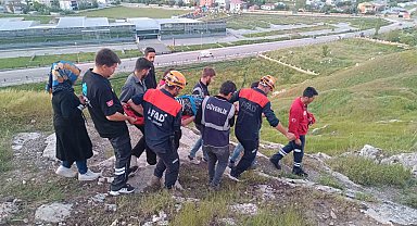 Van Kalesi'nde fotoğraf çektirmek isterken aşağı düştü