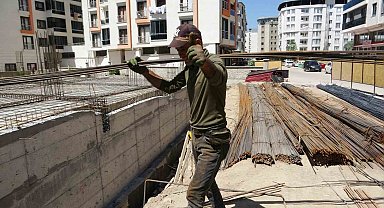 Van'da inşaat işçilerinin sıcaklarla mücadelesi başladı