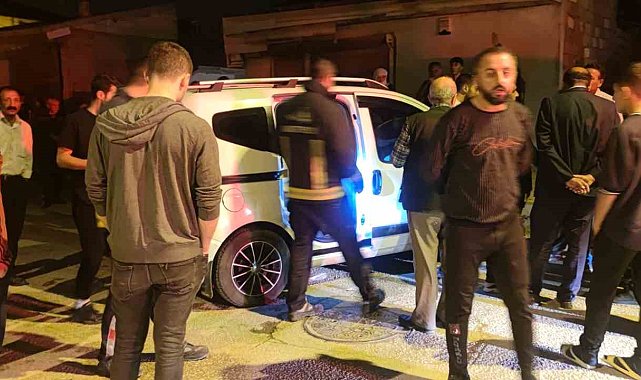 Van'da kamyonet kaldırıma çarptı: 3 yaralı