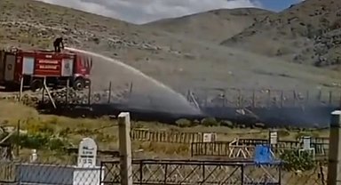 Van'da mezarlık yangını