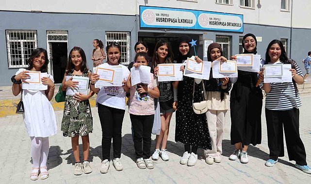 Van'da öğrencilerin karne heyecanı