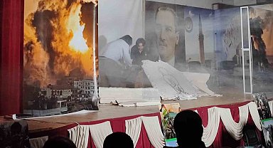 Van'da "Hanzala Güldüğünde" oyunu sahnelendi