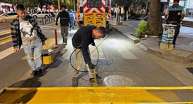 Yaya geçidi çizgileri yenileme çalışması