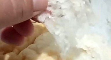 Yemek için aldı, içinden çıkanı görünce şikayete koştu