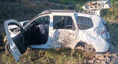 Yüksekova-Van Karayolu'nda yürekleri ağza getiren kaza: 3 kişi ölümden döndü