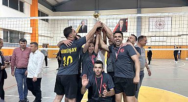 Yüksekova'da kurumlar arası voleybol turnuvasını TİM 47 kazandı