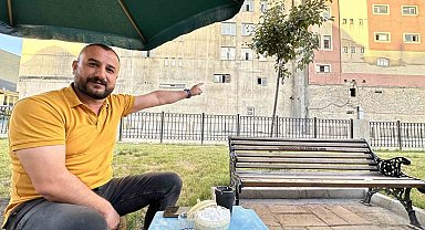 Yüzlerce bal arısı şehir merkezindeki parkı mesken tuttu